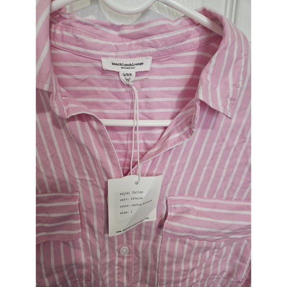 NWT  Beach Lunch Lounge Fallon Crop Button-Up Shirt in a pink and white Large - Picture 2 of 3